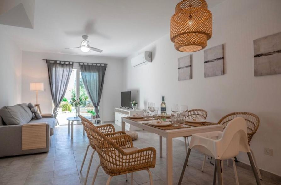 Holiday Cosy Home Paphos Exterior photo